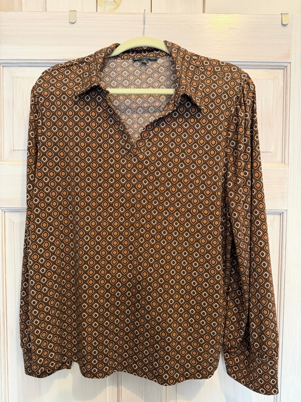 Women’s Brown Geometric Long-Sleeve Button-Down Shirt